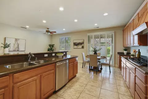 Kitchen - 2314 Shadow Berry Dr, Manteca, CA 95336 photo 6 of 7
