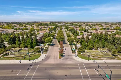 View/Area - 2314 Shadow Berry Dr, Manteca, CA 95336 photo 10 of 22