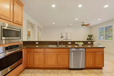 Kitchen - 2314 Shadow Berry Dr, Manteca, CA 95336 photo 3 of 7
