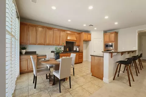 Kitchen - 2314 Shadow Berry Dr, Manteca, CA 95336 photo 2 of 7
