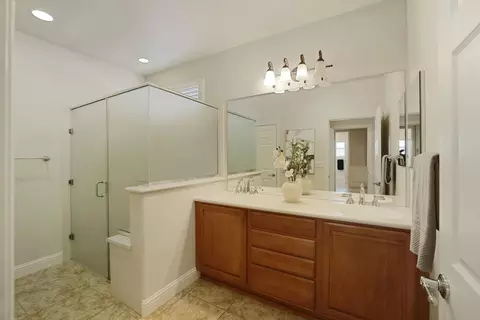 Bath - 2314 Shadow Berry Dr, Manteca, CA 95336 photo 2 of 3