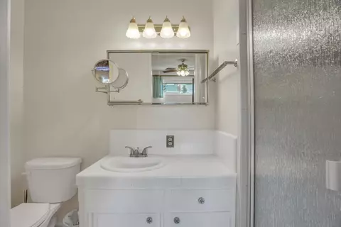 Bath - 1125 Linn Ct, Turlock, CA 95380 photo 3 of 3