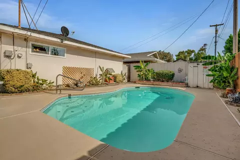 Exterior - 1125 Linn Ct, Turlock, CA 95380 photo 7 of 9