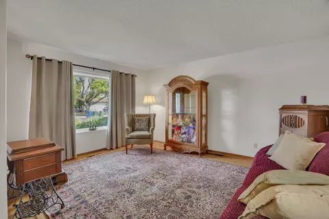Living - 1125 Linn Ct, Turlock, CA 95380 photo 1 of 5