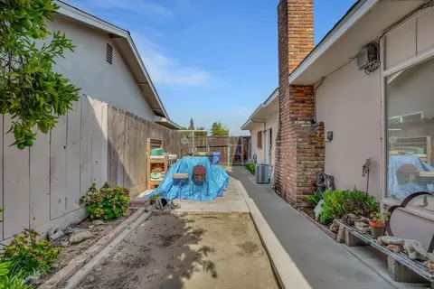 Exterior - 1125 Linn Ct, Turlock, CA 95380 photo 4 of 9