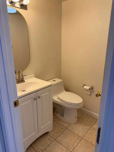 Bath - 2020 Hickory Ct, Modesto, CA 95356 photo 1 of 3