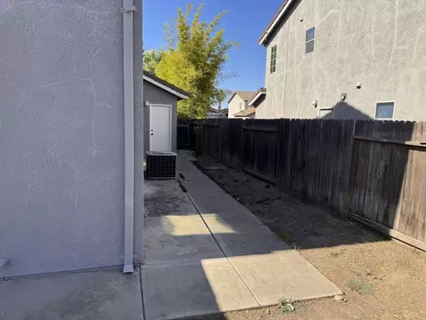 Exterior - 2020 Hickory Ct, Modesto, CA 95356 photo 7 of 7