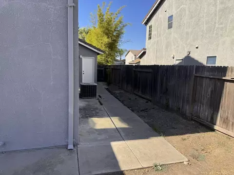 Exterior - 2020 Hickory Ct, Modesto, CA 95356 photo 7 of 7