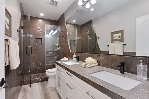 Bath - 8327 Park Pl, Tracy, CA 95304 photo 5 of 5