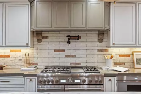 Kitchen - 8327 Park Pl, Tracy, CA 95304 photo 8 of 16