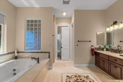 Bath - 21992 Mcbride Rd, Escalon, CA 95320 photo 5 of 11