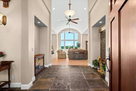 Entry Way - 21992 Mcbride Rd, Escalon, CA 95320 photo 2 of 5