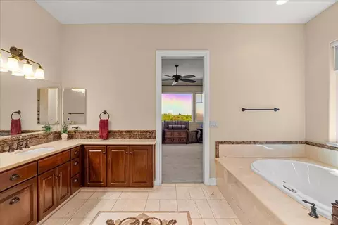 Bath - 21992 Mcbride Rd, Escalon, CA 95320 photo 11 of 11