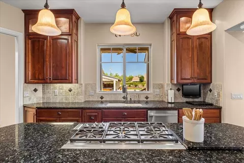 Kitchen - 21992 Mcbride Rd, Escalon, CA 95320 photo 6 of 7
