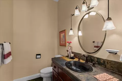 Bath - 21992 Mcbride Rd, Escalon, CA 95320 photo 2 of 11