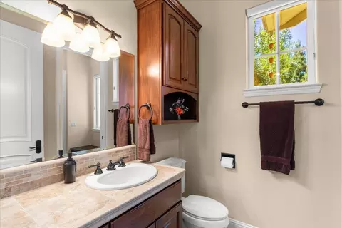 Bath - 21992 Mcbride Rd, Escalon, CA 95320 photo 4 of 11