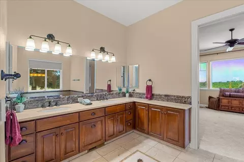 Bath - 21992 Mcbride Rd, Escalon, CA 95320 photo 7 of 11