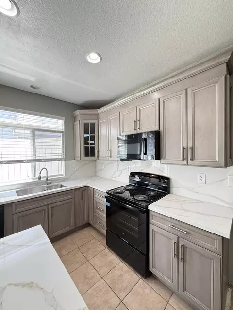 Kitchen - 220 Cornerstone Way, Manteca, CA 95336 photo 4 of 6