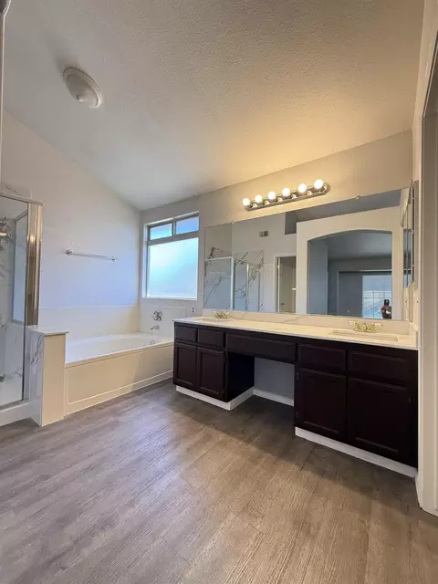Bath - 220 Cornerstone Way, Manteca, CA 95336 photo 3 of 7