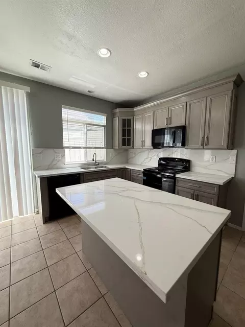 Kitchen - 220 Cornerstone Way, Manteca, CA 95336 photo 5 of 6
