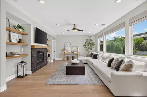 Living - 2284 Ranch View Dr, Rocklin, CA 95765 photo 2 of 4