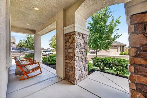 Exterior - 2284 Ranch View Dr, Rocklin, CA 95765 photo 4 of 18
