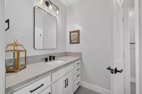 Bath - 2284 Ranch View Dr, Rocklin, CA 95765 photo 6 of 9