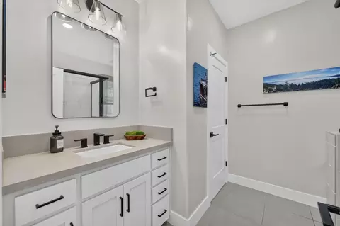 Bath - 2284 Ranch View Dr, Rocklin, CA 95765 photo 2 of 9