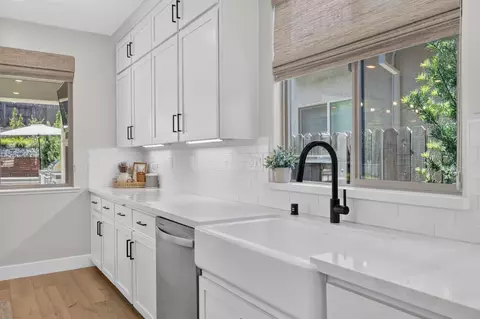 Kitchen - 2284 Ranch View Dr, Rocklin, CA 95765 photo 3 of 5