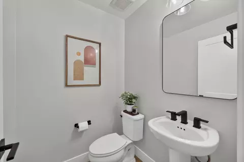 Bath - 2284 Ranch View Dr, Rocklin, CA 95765 photo 1 of 9