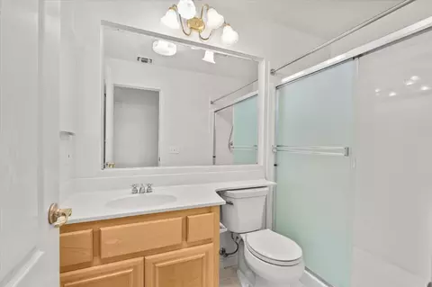 Bath - 4025 Beyer Park Dr, Modesto, CA 95357 photo 3 of 3
