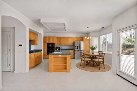 Kitchen - 4025 Beyer Park Dr, Modesto, CA 95357 photo 2 of 5