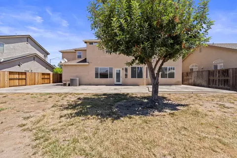 Exterior - 4025 Beyer Park Dr, Modesto, CA 95357 photo 8 of 13