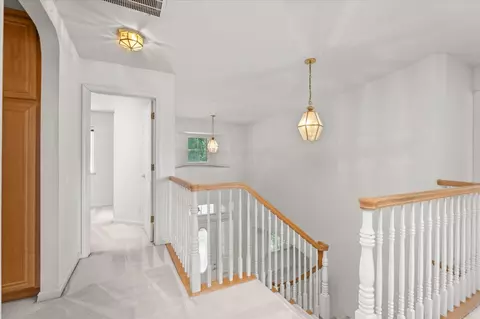 Entry Way - 4025 Beyer Park Dr, Modesto, CA 95357 photo 4 of 5