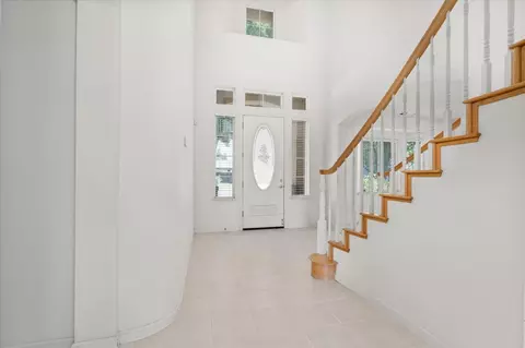 Entry Way - 4025 Beyer Park Dr, Modesto, CA 95357 photo 1 of 5