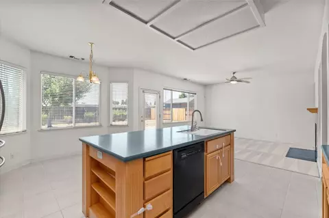 Kitchen - 4025 Beyer Park Dr, Modesto, CA 95357 photo 5 of 5