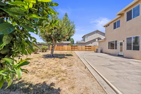 Exterior - 4025 Beyer Park Dr, Modesto, CA 95357 photo 12 of 13