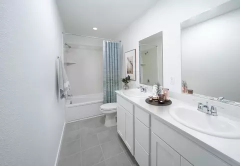 Bath - 1173 Monique St, Galt, CA 95632 photo 1 of 3