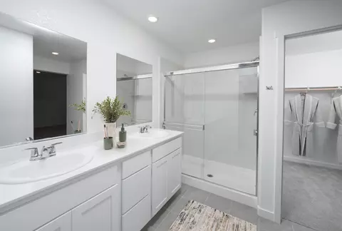 Bath - 1173 Monique St, Galt, CA 95632 photo 3 of 3