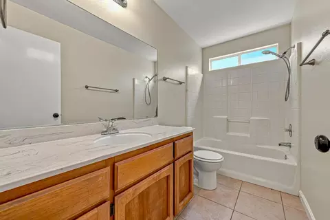 Bath - 2554 Hays Dr, Merced, CA 95348 photo 1 of 1