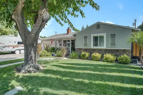 14 Frost Dr, Woodland, CA 95695