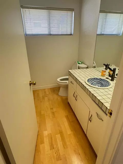 Bath - 6410 Grant Ave, Carmichael, CA 95608 photo 1 of 5
