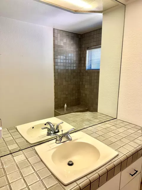 Bath - 6410 Grant Ave, Carmichael, CA 95608 photo 5 of 5