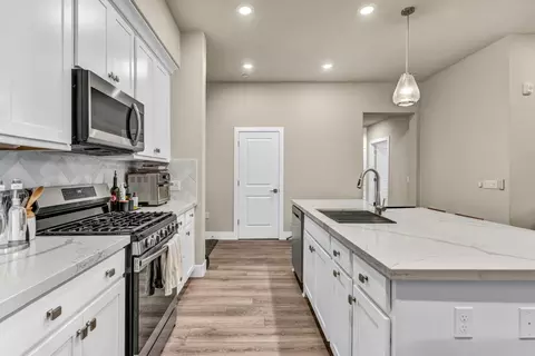 Kitchen - 1661 Spring St #421, Davis, CA 95616 photo 5 of 5