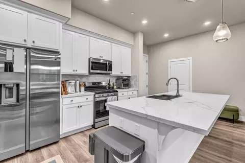 Kitchen - 1661 Spring St #421, Davis, CA 95616 photo 4 of 5