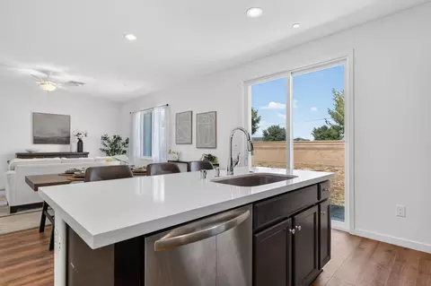 Kitchen - 4083 Mcalister Ct, Olivehurst, CA 95961 photo 4 of 5