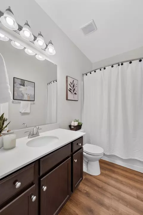 Bath - 4083 Mcalister Ct, Olivehurst, CA 95961 photo 4 of 5