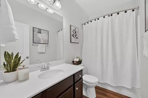 Bath - 4083 Mcalister Ct, Olivehurst, CA 95961 photo 3 of 5