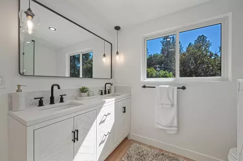 Bath - 3051 Cedar Ravine, Placerville, CA 95667 photo 2 of 4