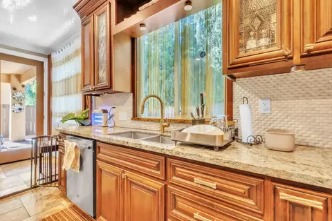 Kitchen - 6009 Roswitha Ct, Carmichael, CA 95608 photo 3 of 4